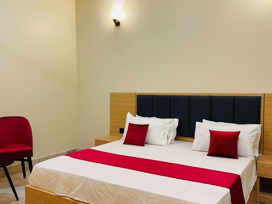 Executive Master Suite (303)